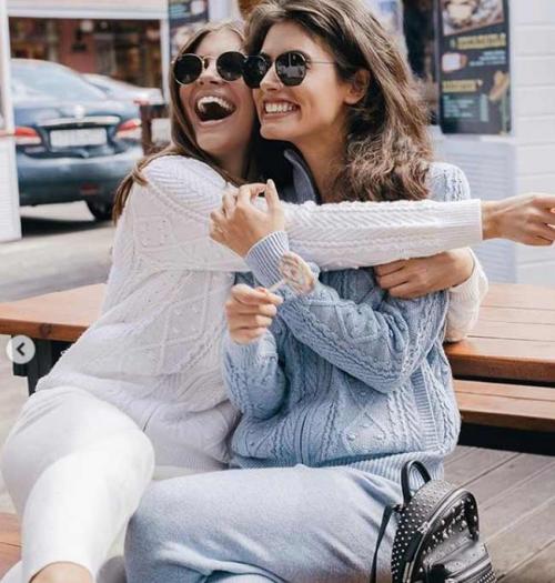 С чем носить широкий свитер. С чем носить объемный модный свитер: актуальные сочетания