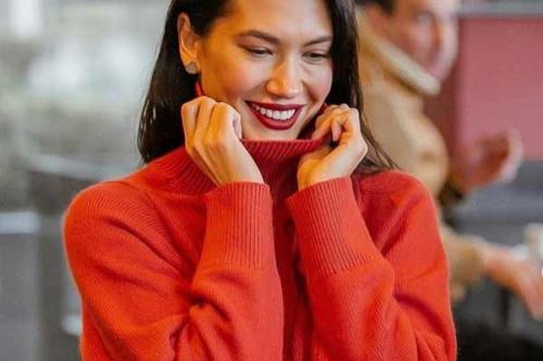 С чем носить широкий свитер. С чем носить объемный модный свитер: актуальные сочетания