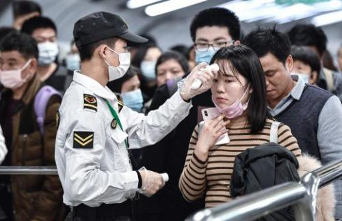 Можно ли заразиться коронавирусом от человека. Даже у тех, кто никогда не был в Китае и не вступал в контакт с заболевшими коронавирусом, может обнаружиться COVID-19. Российские ученые выдвинули две версии распространения нового штамма коронавируса. 01