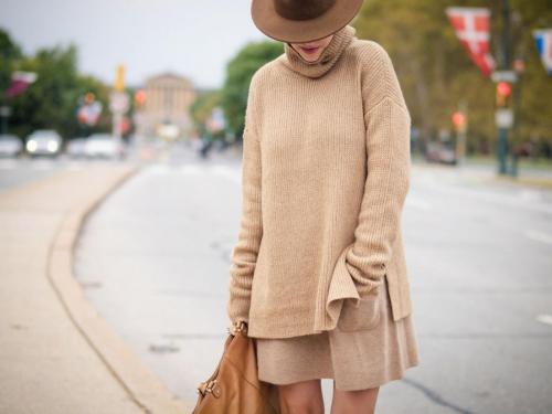 С чем носить широкий свитер. С чем носить объемный модный свитер: актуальные сочетания 13 С чем носить широкий свитер. С чем носить объемный модный свитер: актуальные сочетания 13