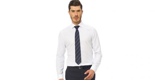 С чем носить красную рубашку мужчине. Сочетаем рубашки по цветам: от черной до бордовой