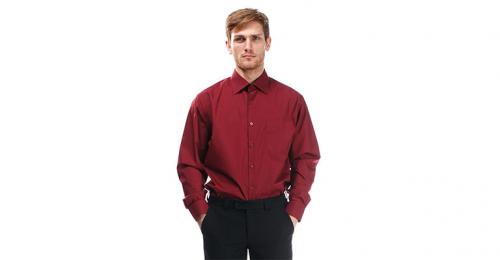С чем носить красную рубашку мужчине. Сочетаем рубашки по цветам: от черной до бордовой