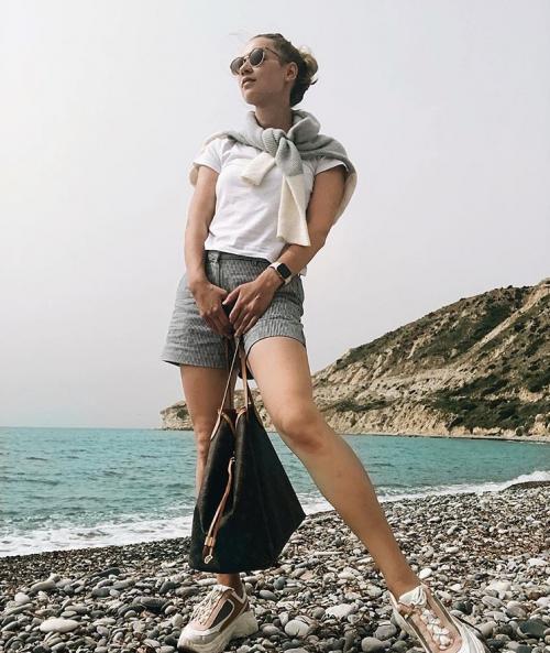 Секреты стильного гардероба для мамочек. Стильный гардероб для молодой мамы 2020: как одеться комфортно и модно