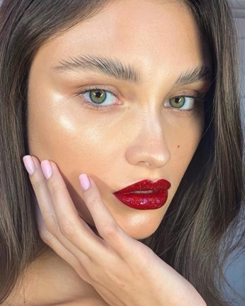 Брови 2020. Модные брови 2020: главные тренды, стильные формы и цвета, фото