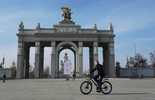 Мишустин утвердил меры по борьбе с коронавирусом в России. Сексуальность зашкаливает: трендовое платье, которое сделает тебя богиней стиля 04