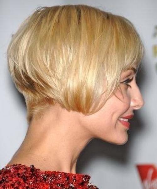 Боб каре на ножке 2019. Стрижка боб каре на ножке на короткие волосы