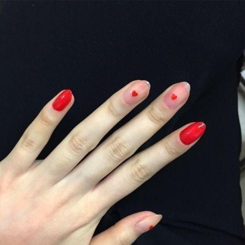 Маникюр с сердцем. Маникюр с сердечками: фото самых стильных идей