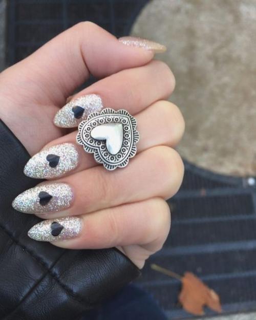 Маникюр с сердцем. Маникюр с сердечками: фото самых стильных идей