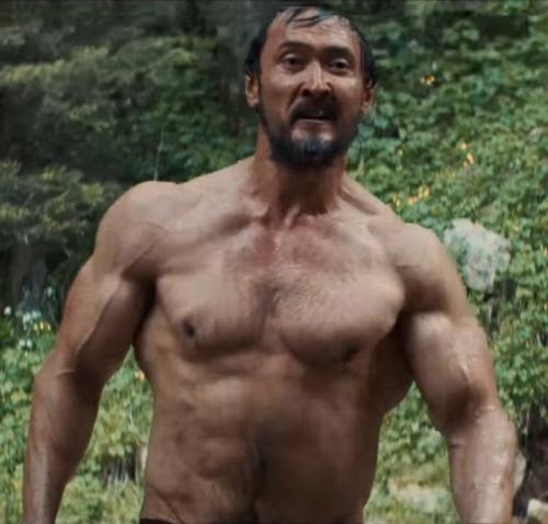 На 54 году жизни ушел казахский актер и богатырь Мурат бисенбин. 01