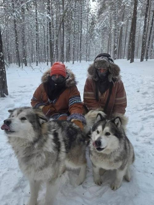 Павел воля вместе с двенадцатилетним сыном Робертом отправились в зимнее путешествие в самый холодный регион земли - приветливую Якутию.  
