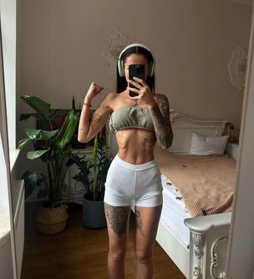 Бывшая жена гуфа опубликовала фотосессию в стиле Смотри, что ты Потерял. 02