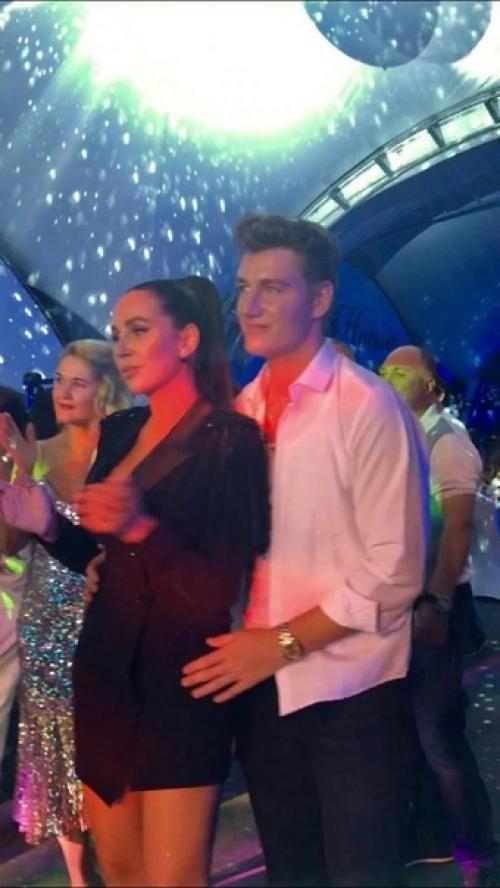 Музыкант Алексей воробьев тайно женился в Лас-вегасе. 04