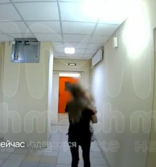 Ребёнок просто мясом станет! 01