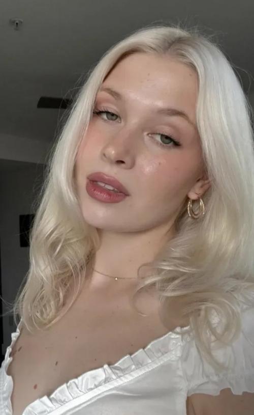 Старшая дочь веры Брежневой, 24-летняя Соня киперман, показала фигуру в бикини и намекнула на помолвку. 02