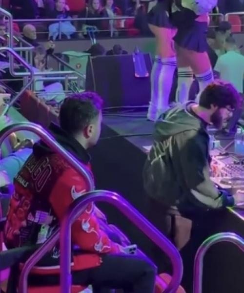 Сказал жене: 