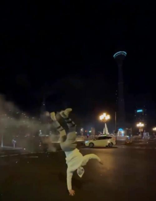 Этот спортсмен олимпийских игр прекрасно разбирается в фейерверках.  