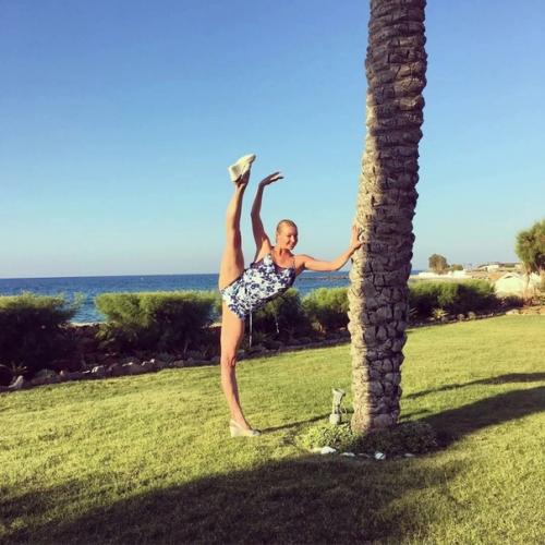 У Анастасии Волочковой растяжка идеально по-прежнему! 01