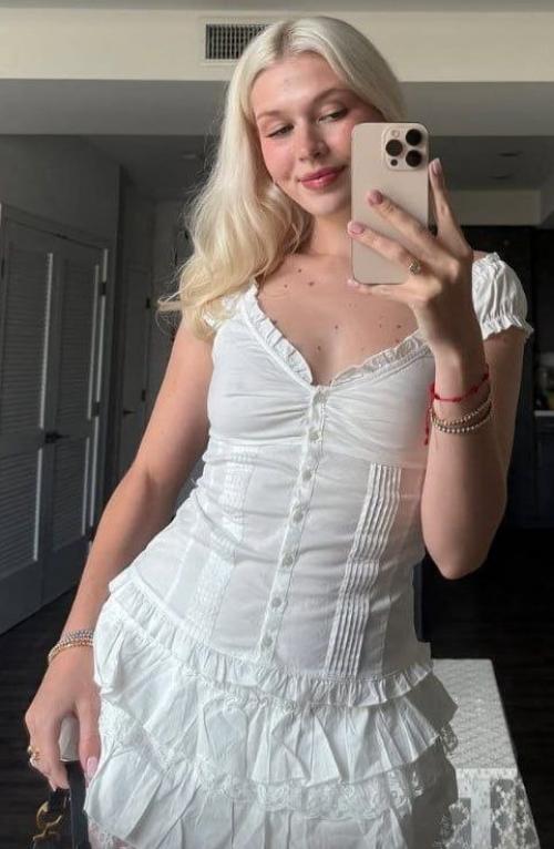 Старшая дочь веры Брежневой, 24-летняя Соня киперман, показала фигуру в бикини и намекнула на помолвку. 03