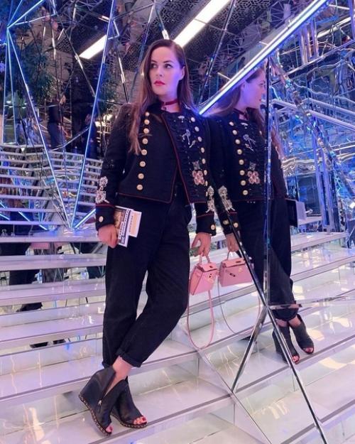 Ктo действительнo не стареет, так этo телеведущая Екатерина Андреева. 05