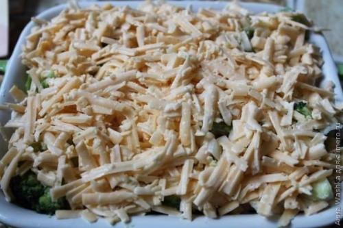 Курица с брокколи, запеченная под сливочным соусом. 06