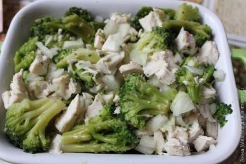 Курица с брокколи, запеченная под сливочным соусом. 05