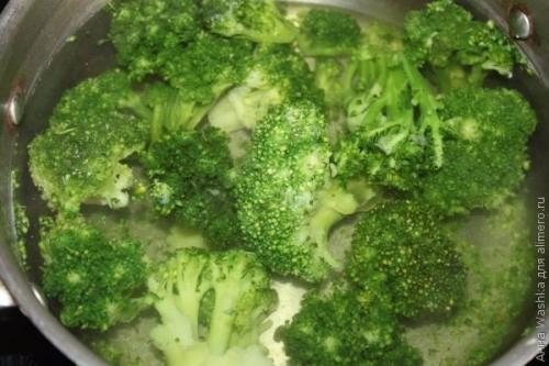 Курица с брокколи, запеченная под сливочным соусом. 01