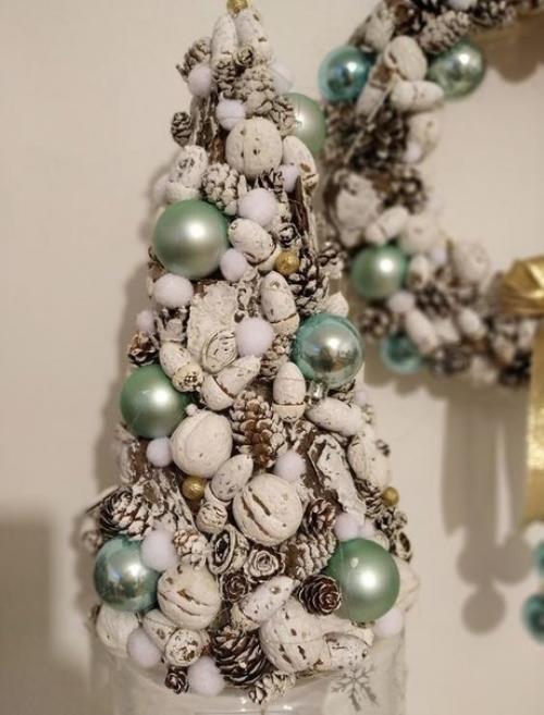 Новогодний декор!  Отличные идеи исполнения ёлочки с природны и атериа а и. 03