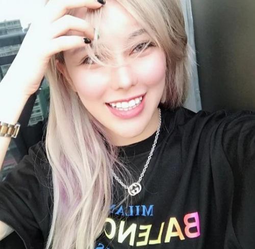 Китаянка сделала 30 операций, чтобы стать похожей на любимую актрису своего парня. 04