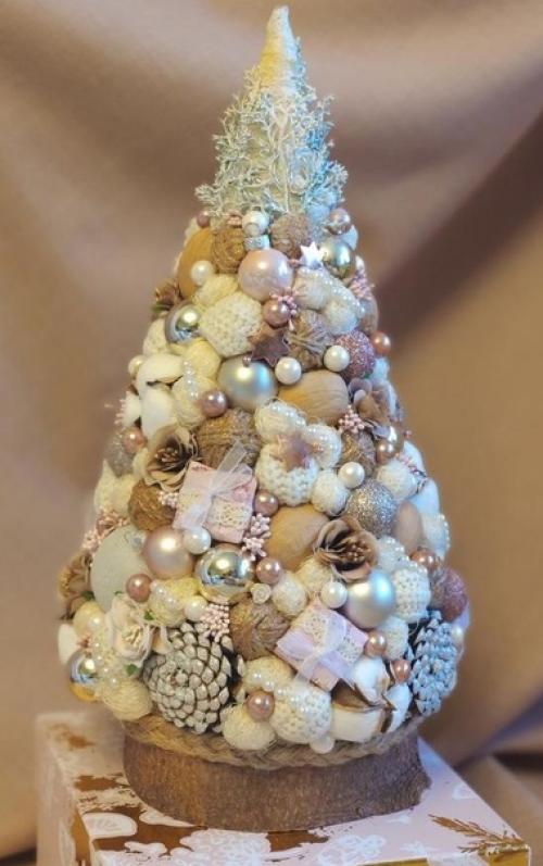 Новогодний декор!  Отличные идеи исполнения ёлочки с природны и атериа а и. 05