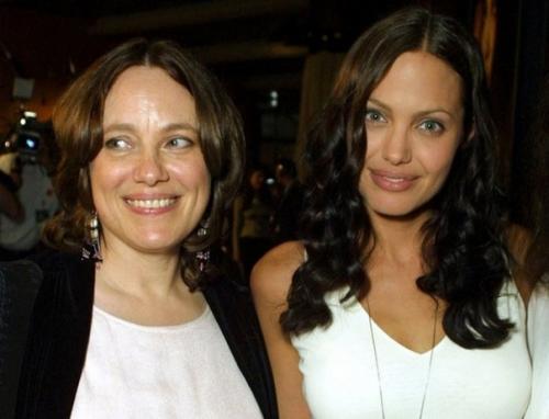 Прекрасная Анджелина джоли с мамой! 04