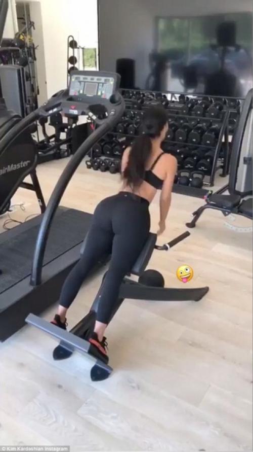 Ким кардашьян любит заниматься спортом. 03