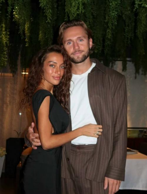 Жуткая история с семьей Влада соколовского происходит. 
