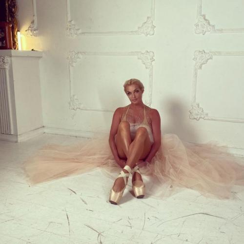 Анастасия волочкова и длинна её ног просто сводит с ума. 02