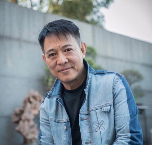 Благодаря фильмам, в которых снимались эти актеры, многие и начали заниматься спортом! 01