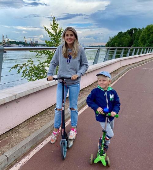 Анна Михаи ловская с сыном на отдыхе. 05