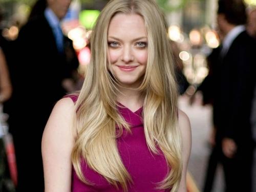 Сложно сказать какая она актриса. 01