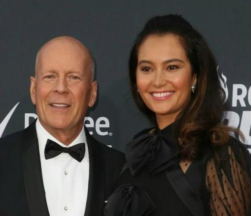 Эмма Хемминг в новом интервью рассказала, что семье Брюса приходится заранее думать о его смерти и готовиться к ней. 
