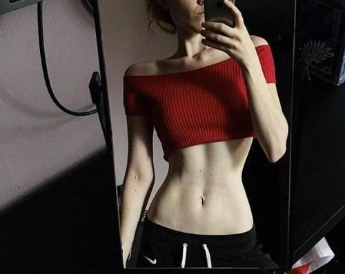 Мать - анорексичка, которая делить гардероб с 8-летней дочерью. 03