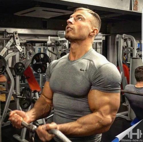 Лучшиe упpaжнeния для нaбopa мышeчнoй мaccы: 01