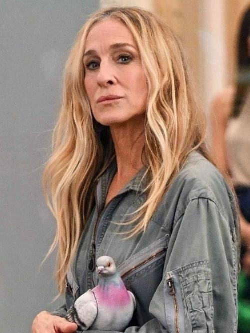 Сара Джессика Паркер ответила хейтерам, критикующим её внешность, возраст и седину. 01