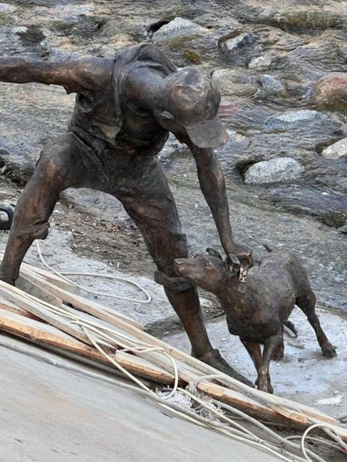 В алматы появилась инсталляция, от которой мурашки. 01