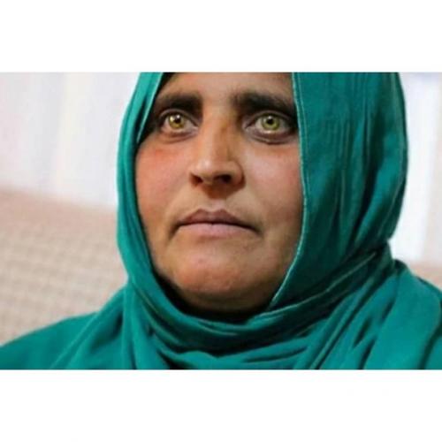 Вот как изменилась девочка, которую прозвали афганская Мона Лиза. 03