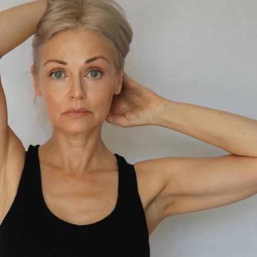 56-Летняя модель катти джекобс показывает миру, что возраст не помеха для красоты и здоровья. 02