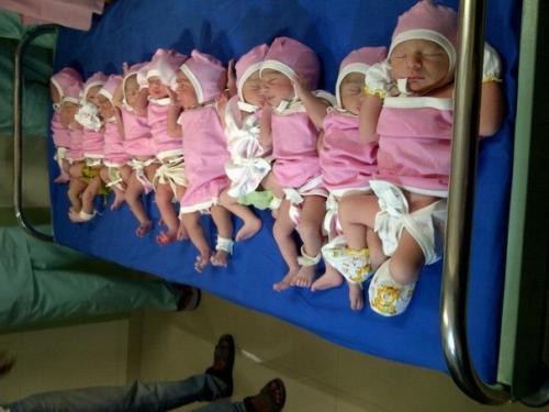 42-Летняя жительница Индии за один раз родила 11 детей. 02