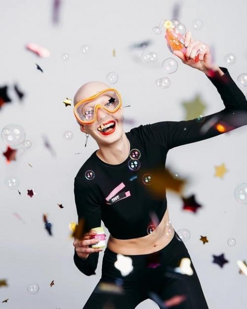 Яна Добролюбова - очень красивая модель с алопецией. 04