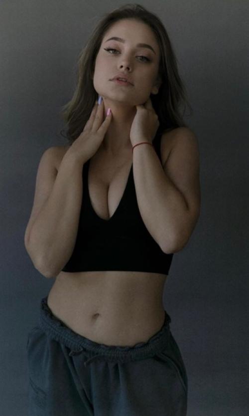 Дилара считает ведение аккаунта на онлике - рабством, а онлифанс - моделей - несчастными девушками: 01