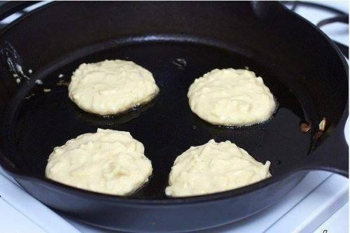 Яблoчныe oладушки.  На 100 грамм - 75. 7. 02