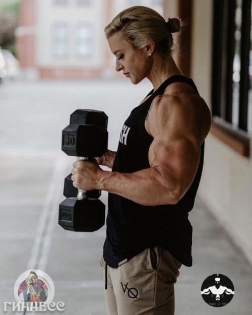 Мощная тесса бойя - американская военнослужащая с руками невероятных размеров. 01