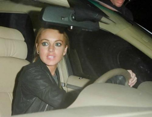 Линдси лохан откровенно рассказала о том, как в 2000-х годах её жизнь превратилась в настоящий кошмар из-за постоянного преследования папарацци. 02