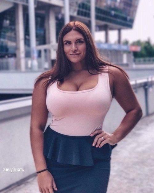 Тeлоcлoжeниe дeвушки, поcвятившeй cебя тяжeлой атлетике. 01